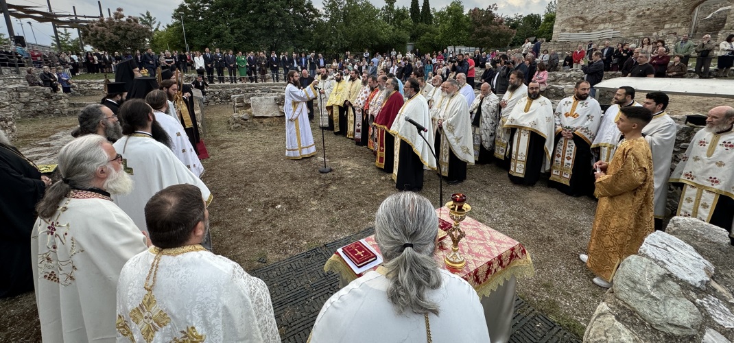 Ο Εσπερινός στην Αρχαία Βασιλική του Αγίου Αχιλλίου